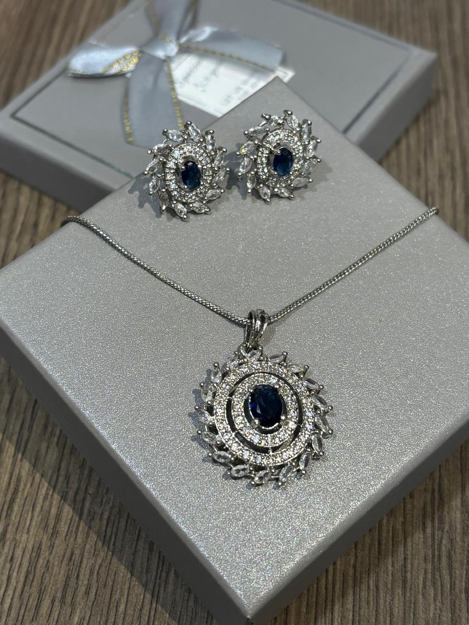 Sizzling charming American diamond pendant set with chain