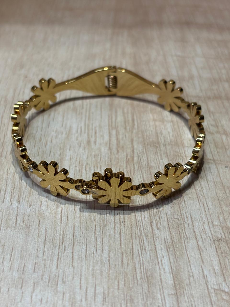 Stylish Gold plated Anti tarnish water proof bracelet & bangles