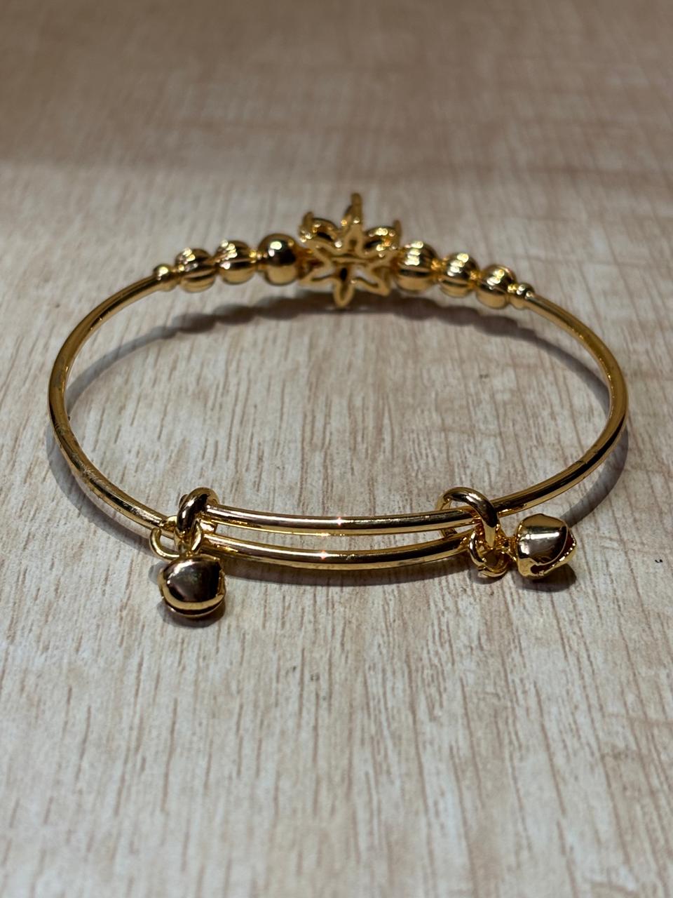 Gold plated Anti tarnish Star shape adjustable bracelet
