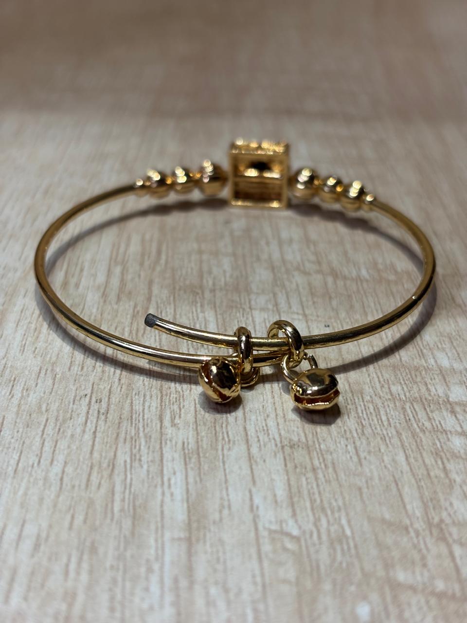 Gold plated Anti tarnish stainless steel adjustable bracelet