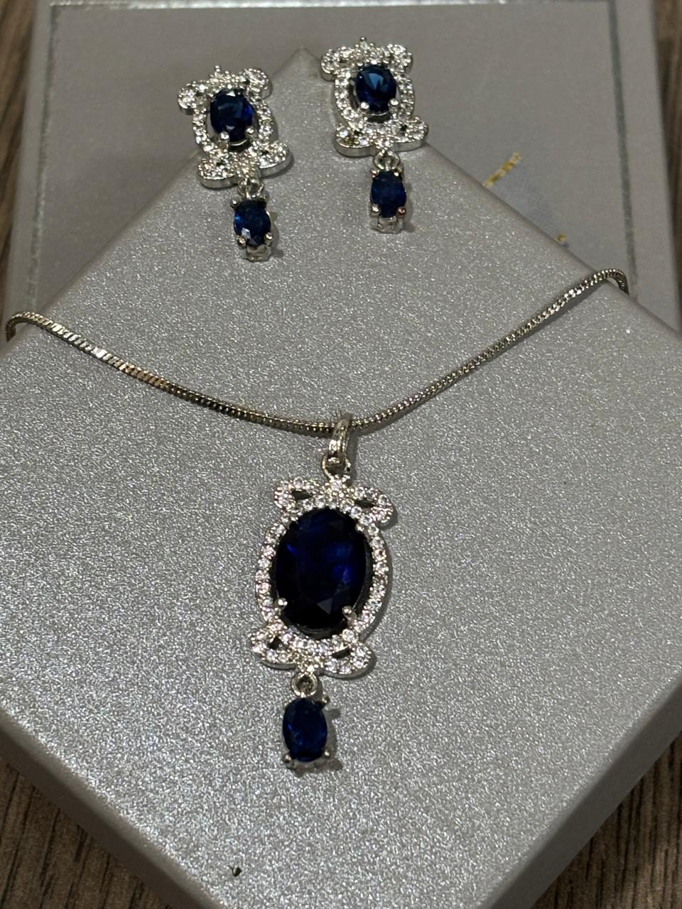 Shimmering stylish silver plated stone work pendant set with chain