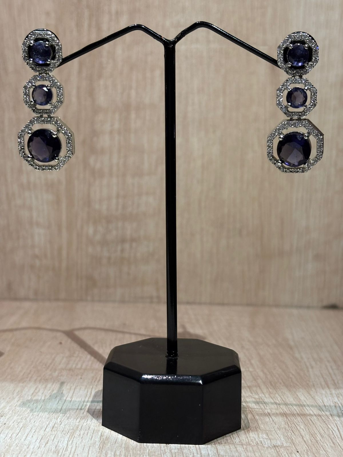 Classic American diamond round shape studs earings