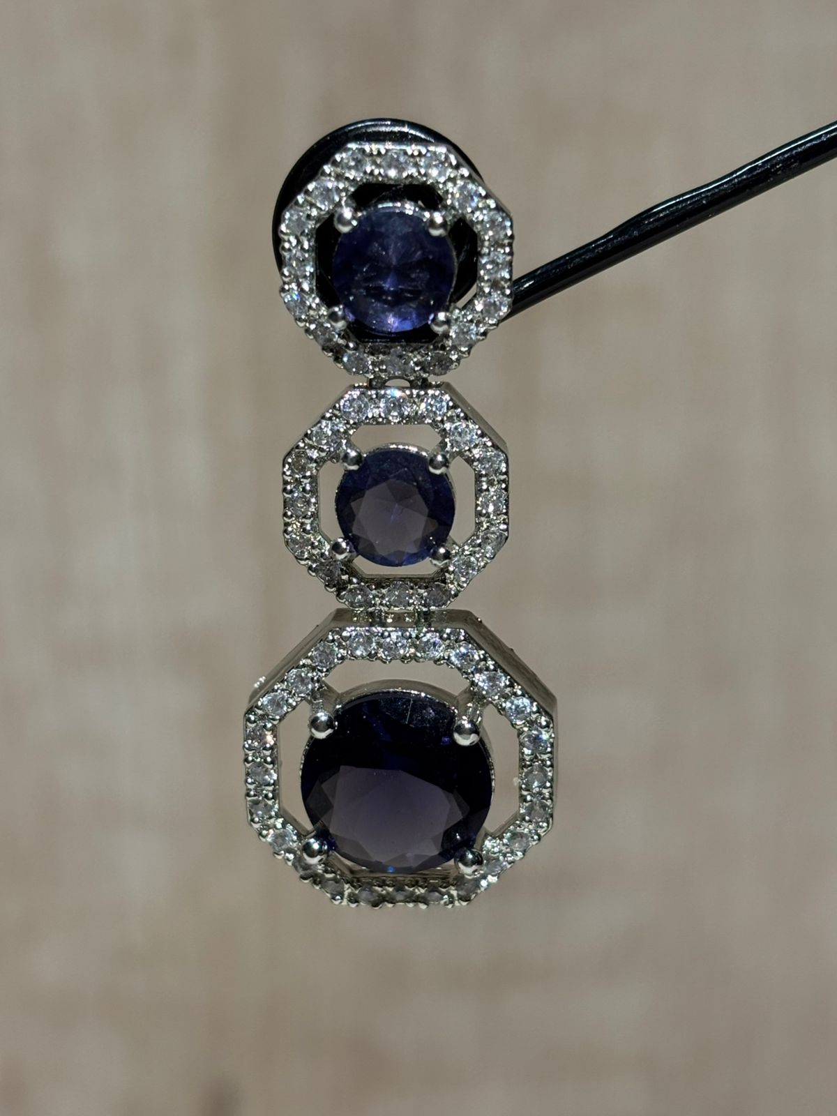 Classic American diamond round shape studs earings