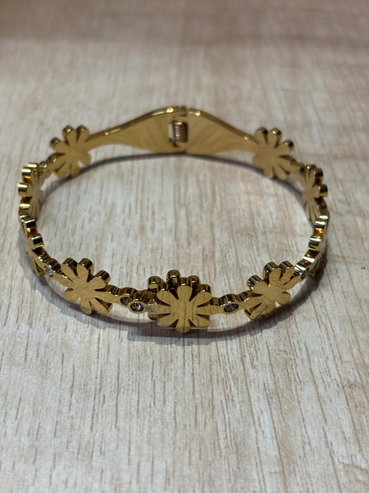 Stylish Gold plated Anti tarnish water proof bracelet & bangles