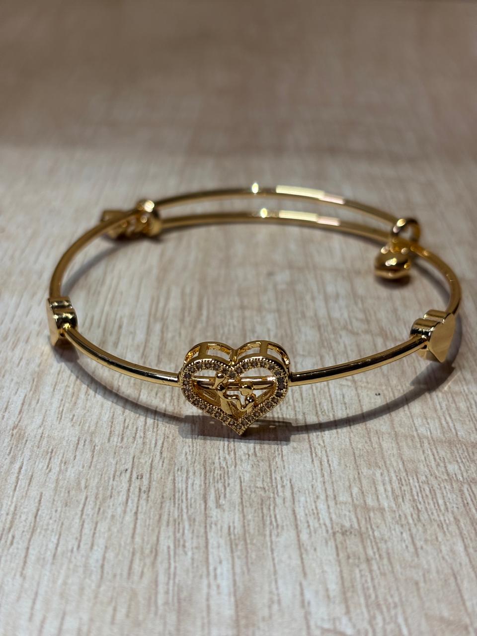 Stylish Anti tarnish gold plated adjustable heart shape bracelet